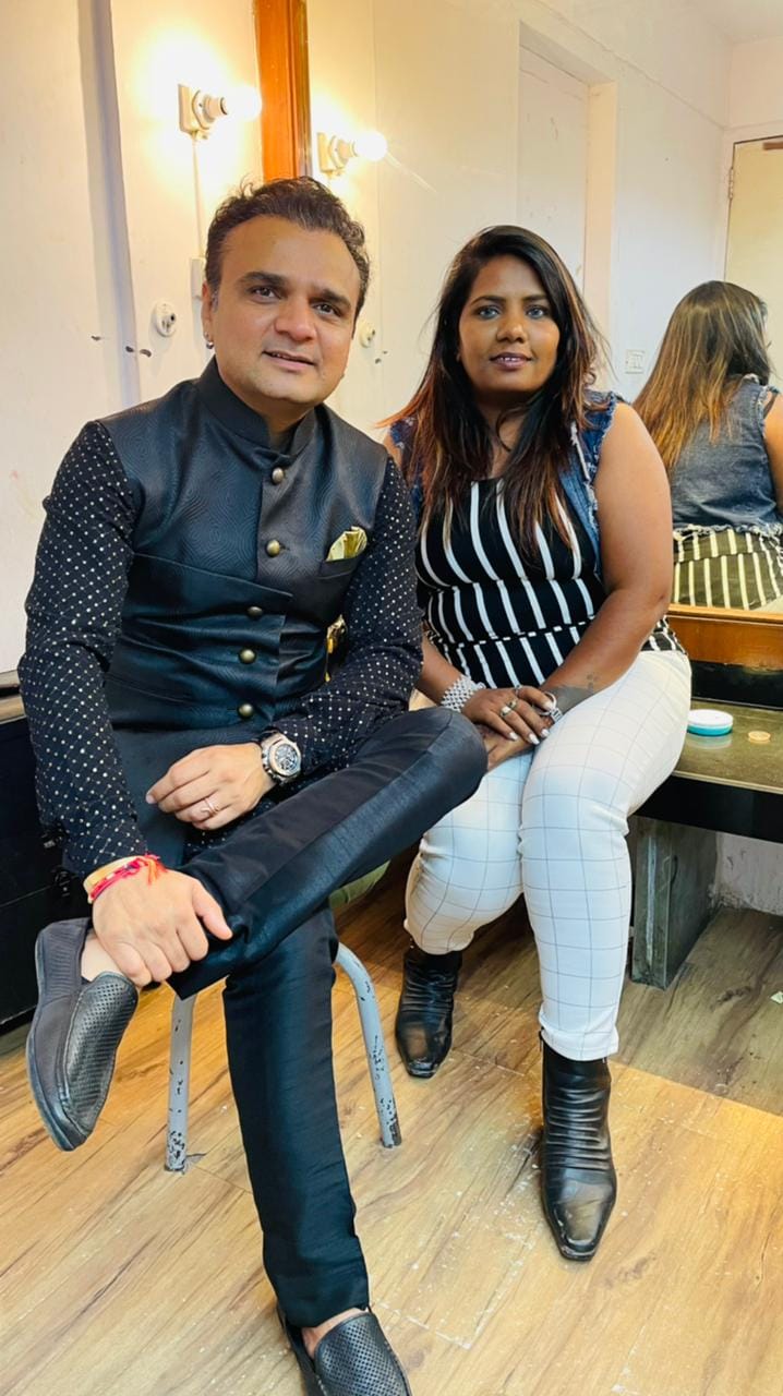 Founder of Prayosha Salon & Academy with a client inside the salon